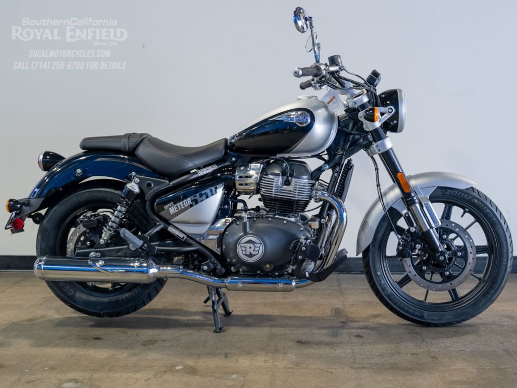 2024 Royal Enfield Super Meteor 650 in Interstellar Grey