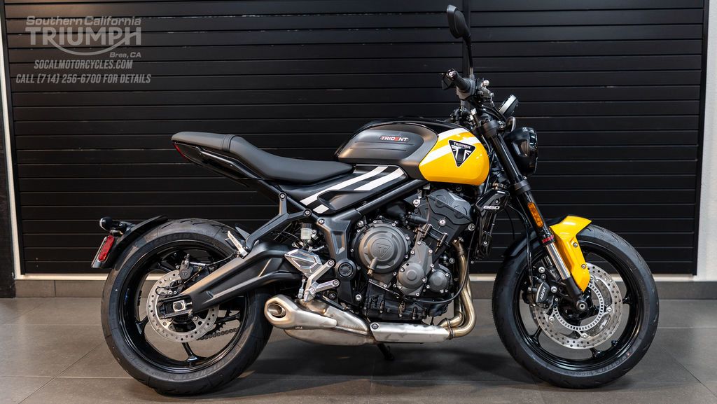 2025 Triumph Trident 660 in Cosmic Yellow / Sapphire Black